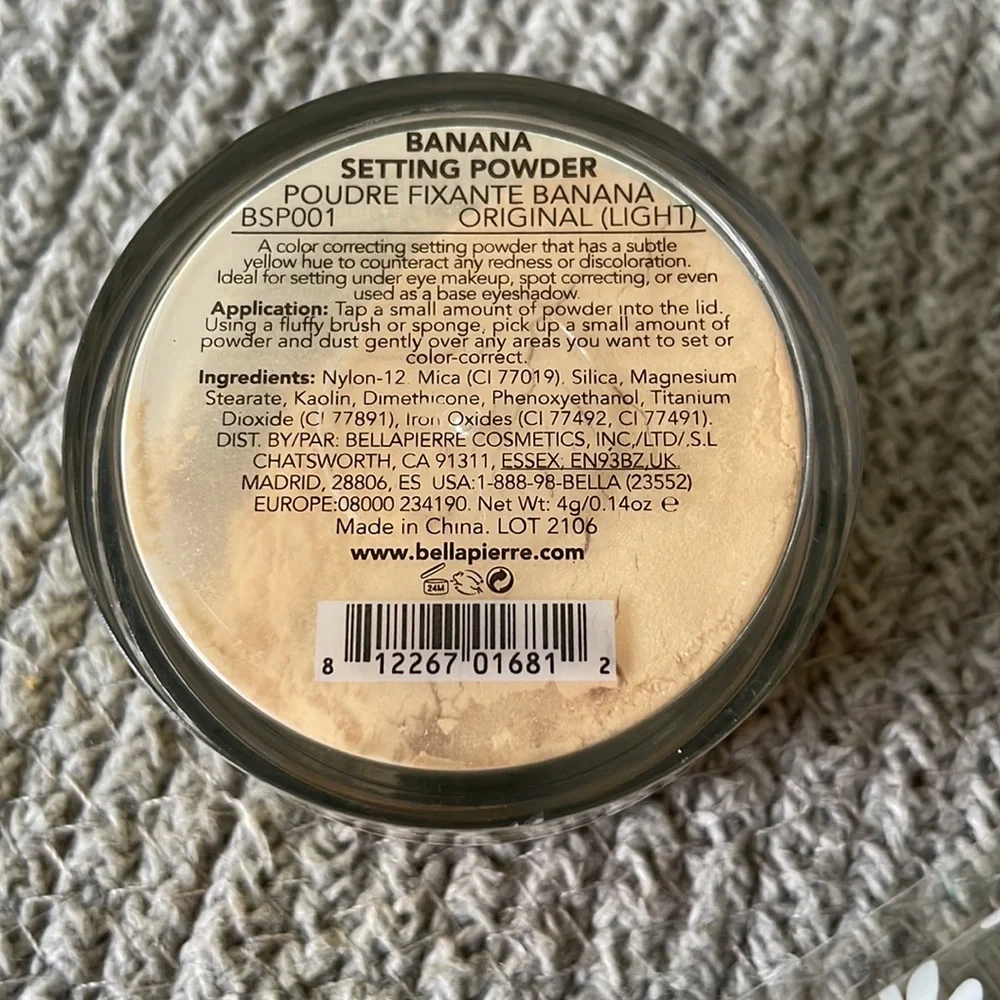 Banana Setting Powder and F.A.R.A.H. 828F Brush